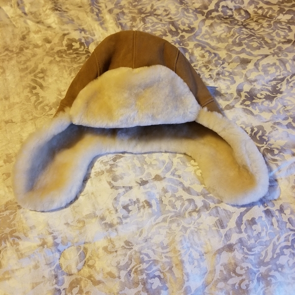 "SOLD" UGG Hat  - 60% reduction😃😃 - Picture 2 of 7